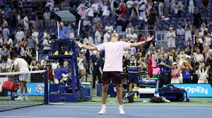 Tennis: Alexander Zverev zieht in die zweite Runde der US Open ein — DIE ZEIT
