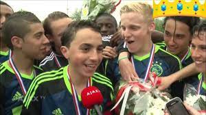 Ezra walian, now 23, played in the same legendary jong ajax side as donny van de beek and abdelhak nouri, helping the team to become o17's eredivisie champions and finishing as the competition's top scorer with 28 goals. Suporterfc On Twitter Ezra Walian Donny Van De Beek