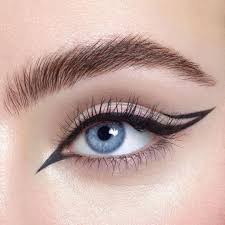 And believe it or not, anyone can rock. 11 Eyeliner Tips For Blue Eyes