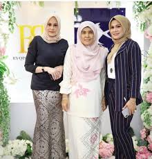 Percuma kos penghantaran ke seluruh malaysia. Bawal Exclusive Terus Cipta Sejarah Hasilkan Tudung Bawal Kristal Termahal Ahli Perniagaan Pahang Bakal Gayakan Tudung Bawal Rm50 000 Nona