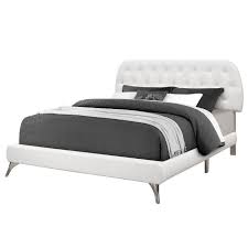 Tête de lit matelassée à pattes. Lit Queen Pattes En Argent Simili Cuir Blanc Monarch I 5983q