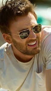 Vet någon vilken sorts solglasögon Chris Evans bär i filmen ”Gifted”  (2017)? : r/sunglasses