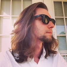 One of the most popular hair lengths for men, medium hair offers a perfect balance of professionalism and sophistication, without being too long or too short. 75 Best Shoulder Length Hairstyles For Mena In 2020