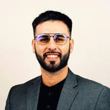 Want to keep your CSMs safe from layoffs? There is a way. 🛟🛟🛟 But most  cs leaders are resistant to it. 👉🏻 You need to teach your CSMs to sell.  👈🏻 Not