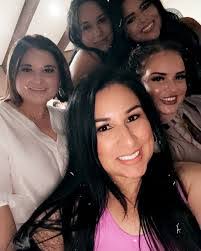 Lindsey Ragan's Instagram, Twitter & Facebook