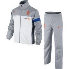 Ga voor het goedkope trainingspak of een los nl trainingsjack in de unieke donkere kleuren met oranje accenten. Trainingspakken Nl Trainingspaknl Twitter