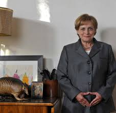 Katharina thalbach (born 19 january 1954 in berlin) is a german actress and film director. Der Minister Kanzlerin Thalbach Steckt Guttenberg In Die Tasche Welt