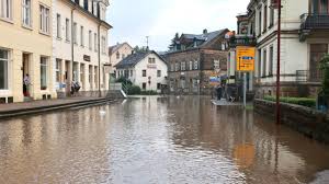 Mehrere gewitter haben in teilen der schweiz am sonntag hagel, starkregen und sturm verursacht. Hochwasser In Sachsen Bad Schandau Nach Unwetter Uberflutet Regional Bild De