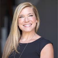 Elizabeth Hopwood's Instagram, Twitter & Facebook