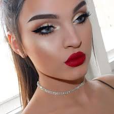 red lipstick and eye makeup cat eye