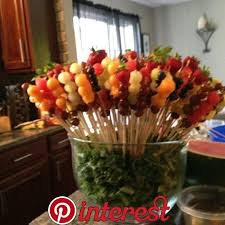 10 Buenas Ideas Para Buffets De Frutas Usando Recipientes De Cristal 10 Buenas Ideas Para Buffets De Frutas Usand Fruit Arrangements Fruit Buffet Shower Food
