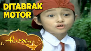 GAWAT!! Abu Yang Nyebrang Sembarangan Hampir Saja Tertabrak Motor!