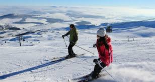 Découvrez les stations de ski des autres massifs français. En Route Vers Le Ski Dans Le Massif Central En Camping Car