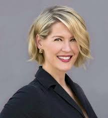 Jennifer Finlay's Instagram, Twitter & Facebook