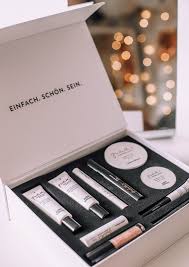 Judith williams begeistert fans mit neuer lockenmähne. Judith Williams Make Up Linie Judith S Favorites In 7 Steps Zum Schonen Tages Make Up Schonwild