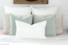 How To Arrange Euro Shams On Your Bed Diy Playbook Throw Pillows Bedroom Bed Pillows Decorative Throw Pillows Bed