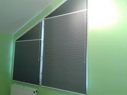 Pour Cette Grande Fenetre Trapeze Nous Avons Opter Pour Des Stores Plisses En Tissus Nid D Abeille Occultant Les St Rideau Fenetre Store Fenetre Store Plisse