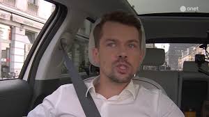 Kielce. Jest wyrok za naklejenie plakatu z gestem Lichockiej na biurze PiS 