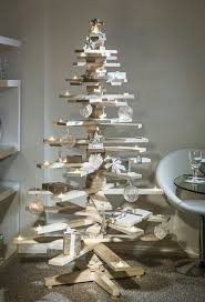 The 26 Most Creative Christmas Trees Ever Sapin De Noel Design Sapin Noel Bois Arbre De Noel En Bois