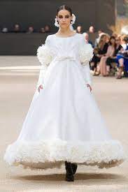 Maybe you would like to learn more about one of these? Die Schonsten Brautkleider Fur 2018 Armelhochzeitskleider Modenschau Braut