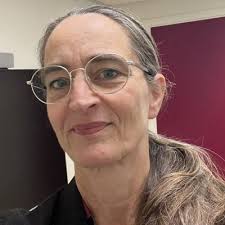 Deloitte-direktør røg ned med stress: Nu gør han op med den syge kultur bag  de hvide revisorskjorter