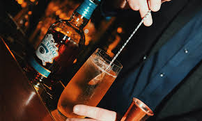 The nuttiness from the pecan wood really shines with corn whiskey, providing a balance between sweet and savory smoked whisky cocktail recipes to try. La Noche De Chivas Regal Tragos Hechos Con Whisky Y Buena Musica En Trade Sky Bar Trending Media