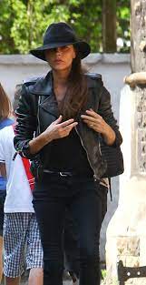 Victoria Beckham Attends Son S School Event In Style Trend 911 Victoria Beckham Style Black Leather Jacket Celebrity Street Style