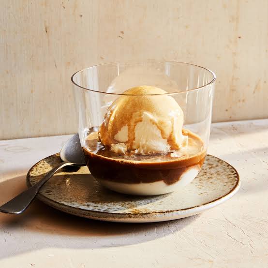 Vanilla affogato