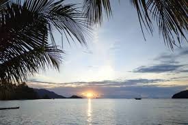 Tempatkan garis cakrawala cahaya di sekitar tengah halaman. 10 Pantai Di Padang Yang Paling Hits Dengan Pemandangan Terindah