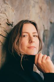 J'ai rencontré Jean-Marc en 2007 au début de son premier projet américain :  The Young Victoria. C'était une aventure pleine de défis qui nous a amené à  nous rapprocher pour mieux se