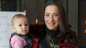 Hatalmas volt az ijedtség fésűs nellyéknél. Fesus Nelly Kislanya Nagyon Cuki Elso Furdoruhajaban 24 Hu