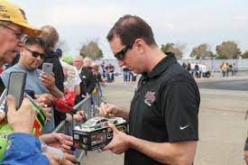 The best nascar driver of all time is dale earnhardt. Fans Get A Chance To Meet Nascar Driver Kyle Busch At Fontana S Speedway Sports Fontanaheraldnews Com