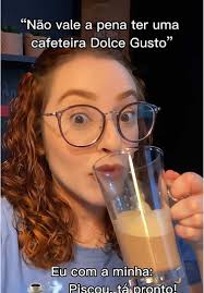 Julia Leite ☕️ (@julialeitek)