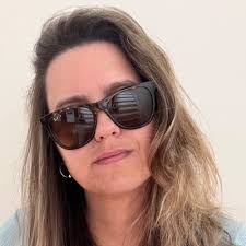 Robin Farber (@likedabird)