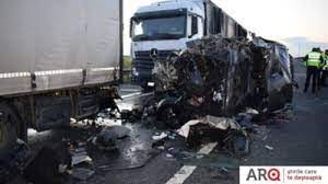 Check spelling or type a new query. Tragedie In Arad Un Mort Si 16 Raniti Intr Un Grav Accident Rutier Produs Pe Autostrada