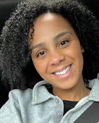 Stephanie Roos's Instagram, Twitter & Facebook