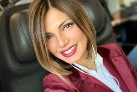 Il taglio corto è di tendenza in questo inverno 2021. Alessia Mancini Cambia Look Eccola Con Un Caschetto Nero E Una Mini Frangia Capellistyle