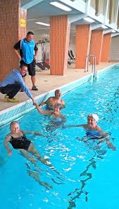 Kurzes Warten aufs Schwimmen