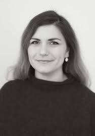 Gra si ti/ Ornela Ademi, farmacistja nga Saranda që kontrollon dosjet e  barnave të Europës