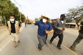 En aquella situación, el exministro del interior carlos basombrío lo acusó sin un sustento adecuado de trabajar dentro. Pedro Castillo No Somos Comunistas Ni Chavistas Ni Terroristas Noticias Agencia Peruana De Noticias Andina