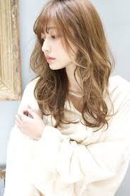 お手入れ簡単パーマ 小顔カット y ３３５ alice by afloatのヘアスタイル パーマ 髪型 ロングウェーブヘア