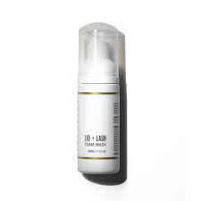 A lid and lash cleanser formulated with 5% tea tree oil. Lid And Lash Foam Wash 50ml
