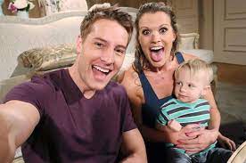 Depuis 2014, justin hartley incarne adam newman dans la série phénomène les feux de l'amour , qui existe depuis 1973. Justin Hartley Les Feux De L Amour Adam Newman 2017 Vous Allez L Adorer Nouveautes Tele Com