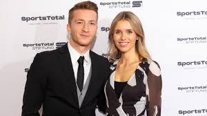 Doch wer ist erling haaland überhaupt und was genau interessiert seine fans am meisten. Bvb Kapitan Marco Reus Und Seine Freundin Scarlett Gartmann Haben Geheiratet Eurosport