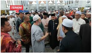 Masjid jubli perak sultan ismail petra rantau panjang kelantan menggabungkan senibina china dan thailand thorempire.blogspot.com. Lebih 5 000 Berjemaah Di Kubang Kerian