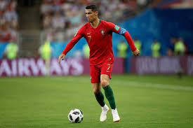 Confira um trecho da entrevista coletiva de fernando santos durante o anúncio dos convocados de portugal para a disputa da eurocopa de 2020, quando a seleção defenderá o título conquistado em 2016. Cristiano Ronaldo Decidido Em Voltar A Selecao Quero Ajudar Portugal A Se Classificar Para A Eurocopa 2020 Torcedores Noticias Sobre Futebol Games E Outros Esportes