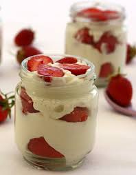 Les Mousses De Yaourt Une Recette Gourmande Recette Gourmande Recette Recette Avec Des Fraises