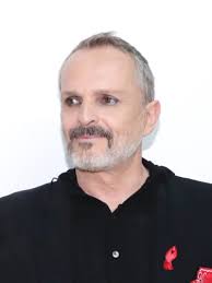 Del año 2001, recordamos a MIGUEL BOSÉ con «Morena Mía»