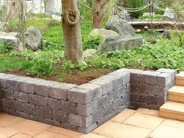 Teil 2 der gartenmauer selber bauen serie. Antike Mauersteinoptik Fur Eine Individuelle Gartengestaltung Garten Beetumrandung Mauerstein