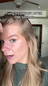 Lea Lawrence's Instagram, Twitter & Facebook